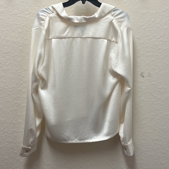 Karen Kane “Long Sleeve Button-Up Shirt
$158.00 size L new with tag - Picture 8 of 9